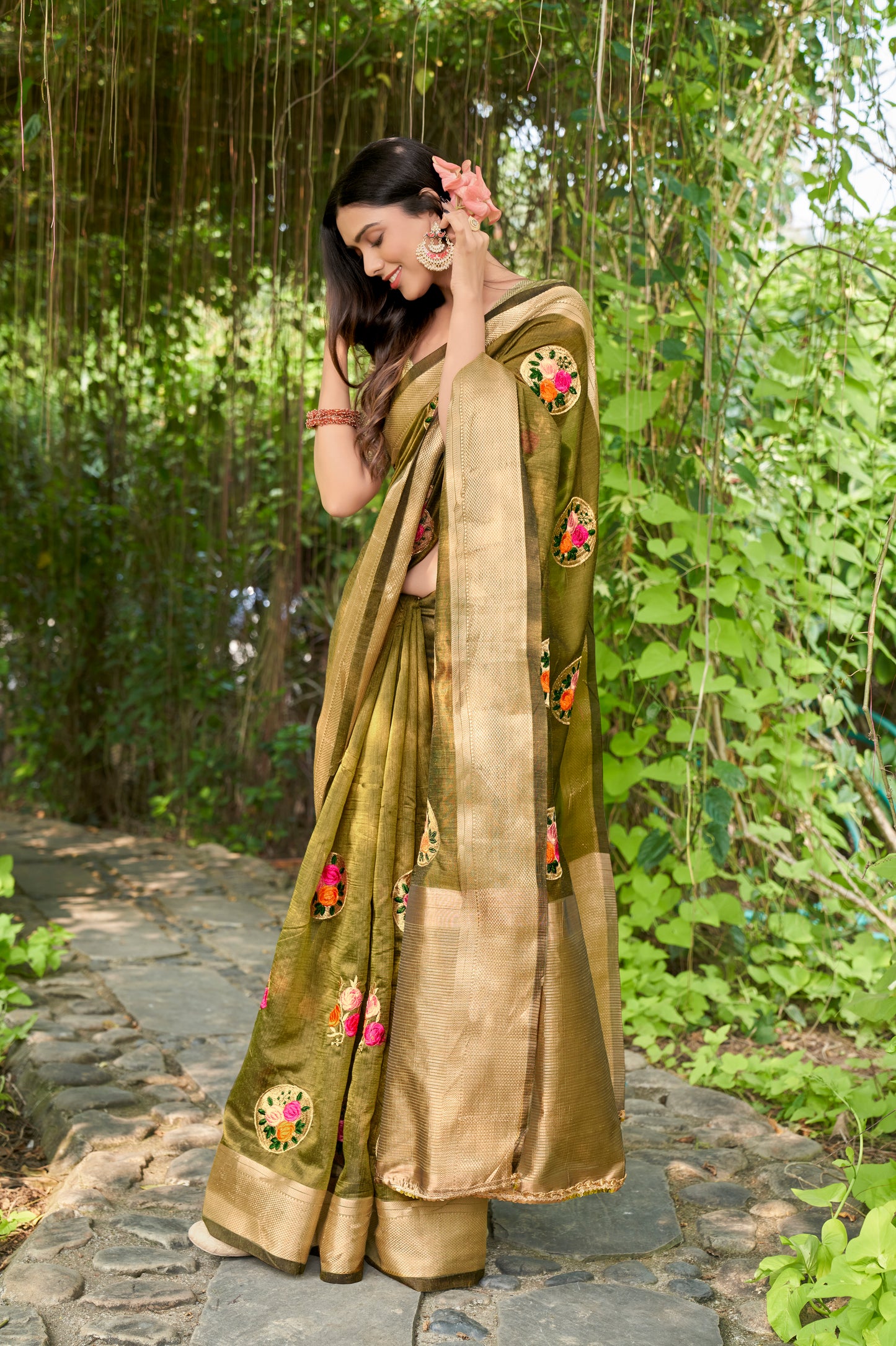 Hand Emboidered Mehendi-Green Pure Cotton-Silk saree with Zari Border paired with Blouse