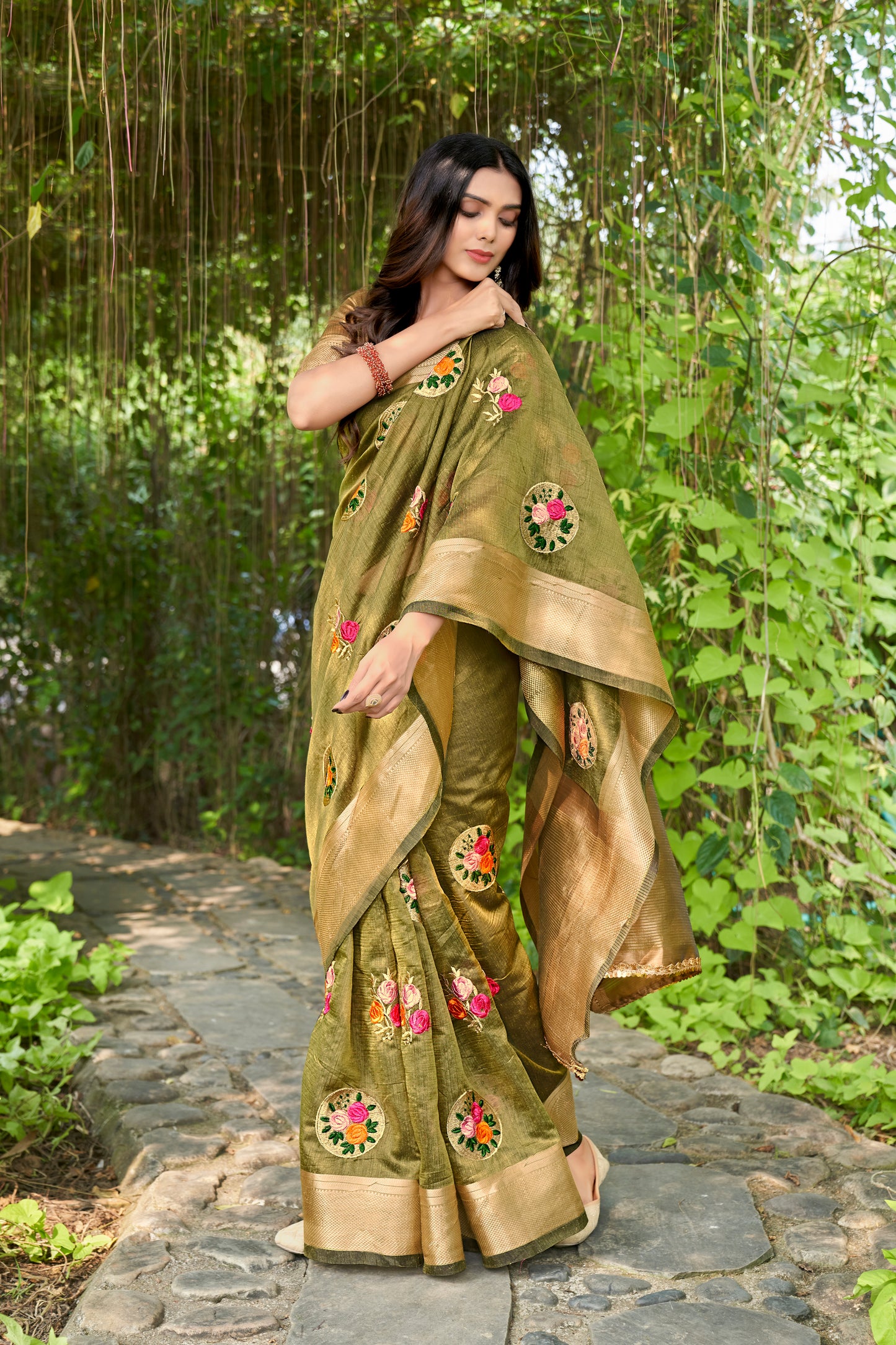 Hand Emboidered Mehendi-Green Pure Cotton-Silk saree with Zari Border paired with Blouse